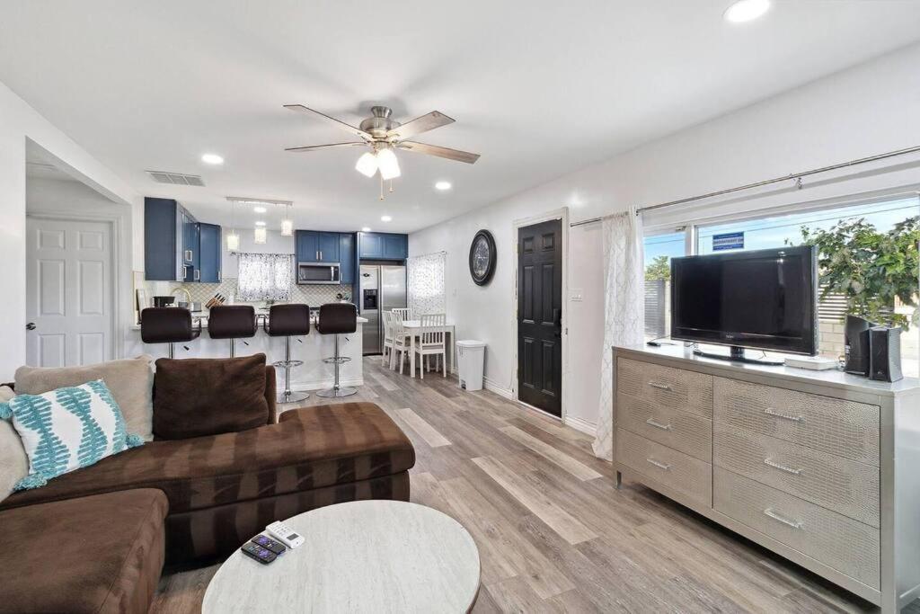 Modern City Ranch 3 Bdrm Family Home Access By Dirt Road Palmdale Exterior foto