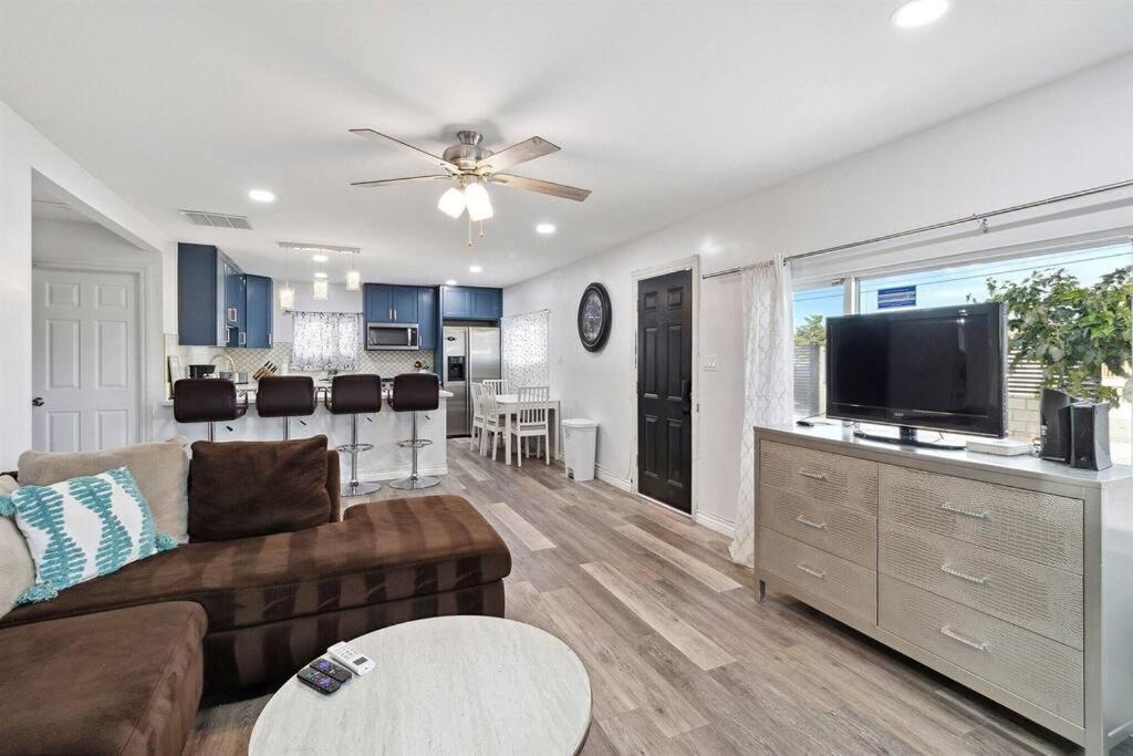 Modern City Ranch 3 Bdrm Family Home Access By Dirt Road Palmdale Exterior foto